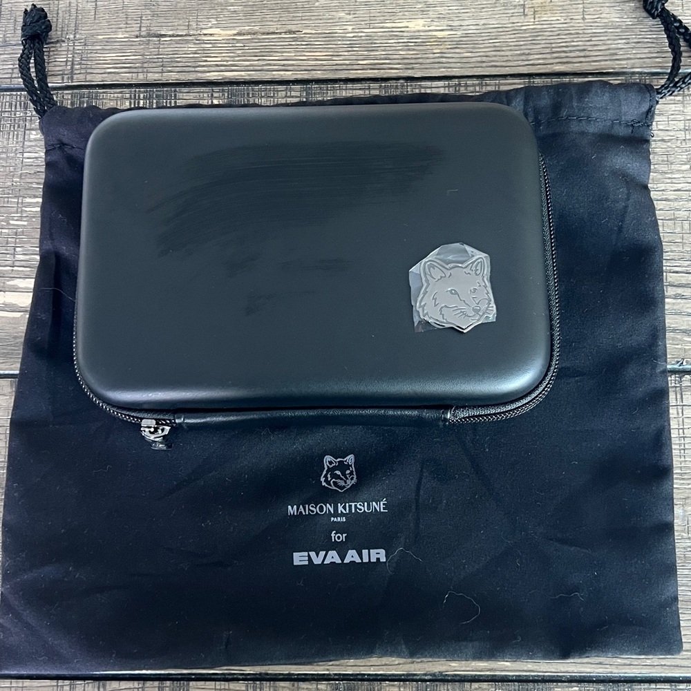 MAISON KITSUNE Black Laptop Amenity Bag - Picture 2 of 11